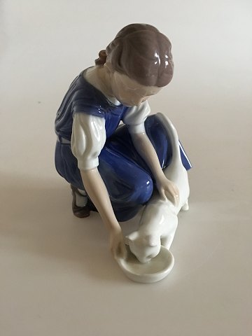 Bing og Grøndahl Figur Pige med Kat No. 1745