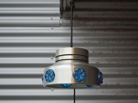 Stål lampe med plast rosetter
