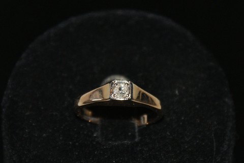 14 carat Gold ring with the diamondRing size 52