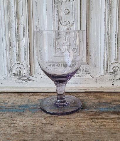 Large 1800s glass  with beautiful purple color 22.5 cm.