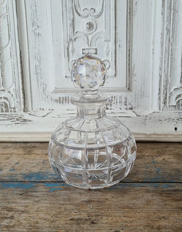 Beautiful crystal carafe 17.5 cm.