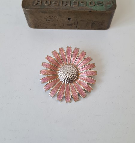 Georg Jensen Marguerite brooch in silver with pink enamel
