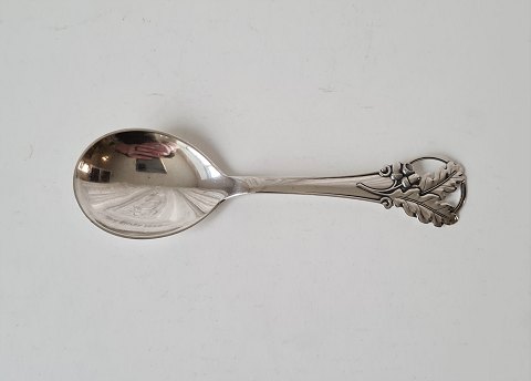 Cohr silver serving spoon decorated with oak leaves from 1938