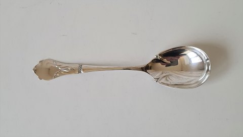 Small serving spoon in silver from 1927 - 16.2 cm.