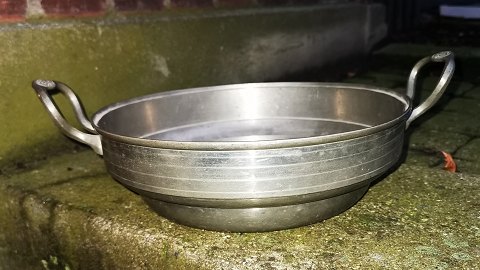 Tysk skål i tin med hanke 19. århundrede