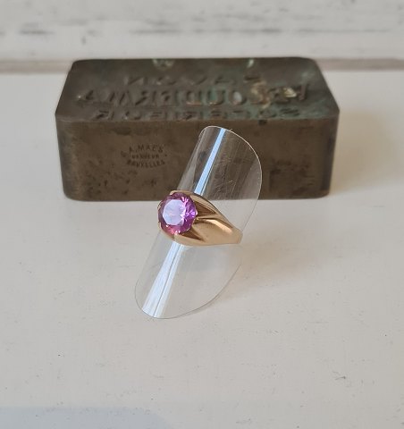 Vintage ring in 14 kt gold with large amethyst