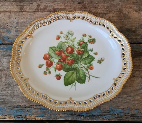 Royal Copenhagen Flora Danica fruit dish beautifully decorated with strawberries no. 429/3537
