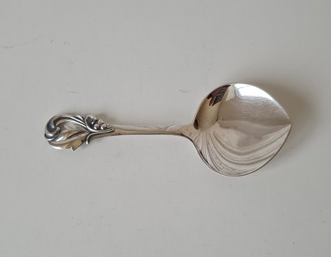 Petit four server in silver - 14.5 cm.