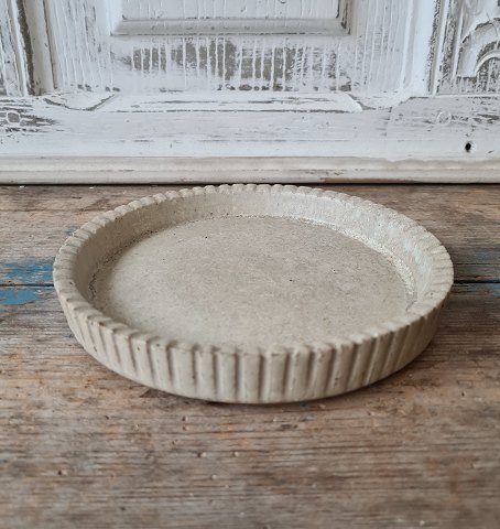 Arne Bang fluted bowl in sand-coloured glaze