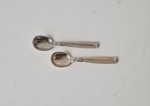 Lotus salt spoon in silver