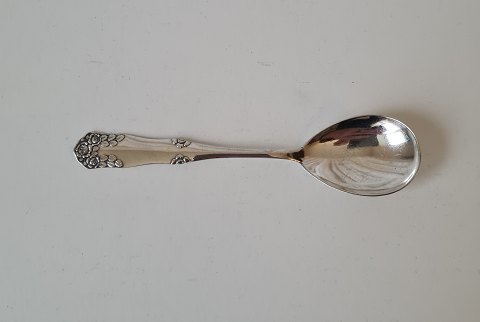 Jam spoon in silver decorated with roses from 1923
