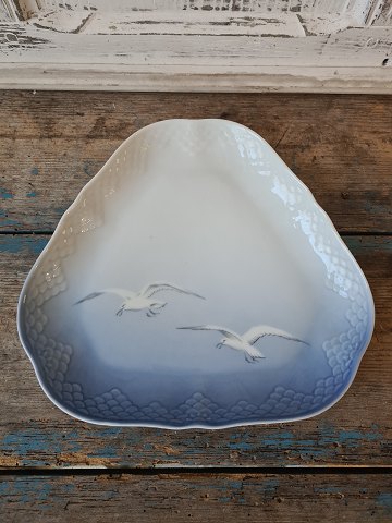 B&G Seagull without gold triangular dish no. 40