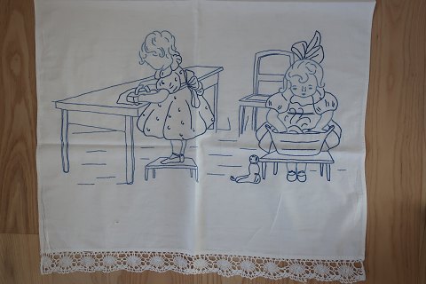 Parade pieceA beautiful old parade piece with handmade blue embroidery104cm x 61cmIn a good conditionThe antique, Danish linen and fustian is our speciality