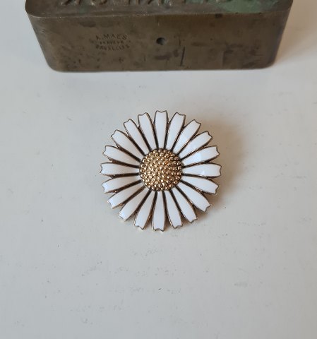 Margaret brooch in gold-plated sterling silver and enamel from A.Michelsen 3.2 cm.