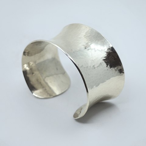 Regitze Overgaard for Georg Jensen; Smithy Cuffs bangle in hammered sterling silver No. 566B
