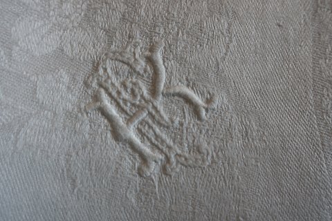 Antikke Stofservietter/mundservietter
Hør
Med smuk vævning med initialer og struktur
60cm x 60cm
Håndvævede
Haves 12 stk. ens
Antikt, dansk linned og olmerdug er vores speciale