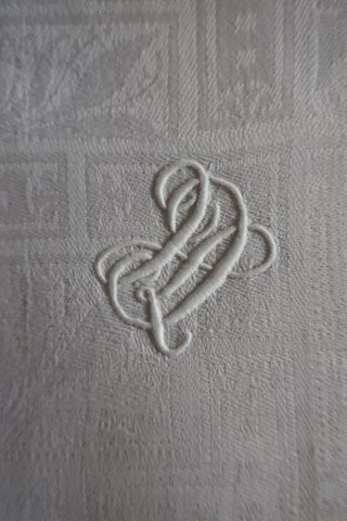 Antikke Stofservietter/mundservietter
Hør
Med smuk vævning med initialer og struktur
60cm x 60cm
Håndvævede
Haves 6 stk. ens
Antikt, dansk linned og olmerdug er vores speciale