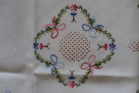 Old table clothWith embroidery in colours- made by handAbout 102cm x 97cmIn a very good condition
