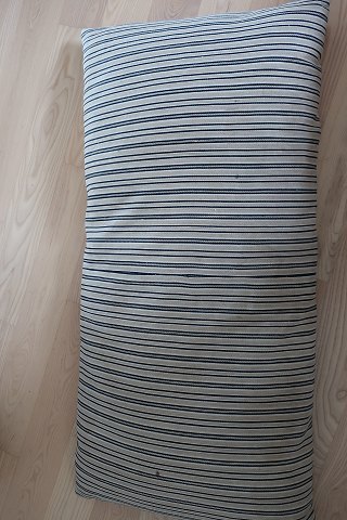 Fustian (olmerdug) made of flaxThis antique, Danish fustian is in the old hand-woven/home-woven quality from the years when that was the way to do it and it is NOT industrial producedThis fustian is  stout and closely woven and it is as a long-cushion