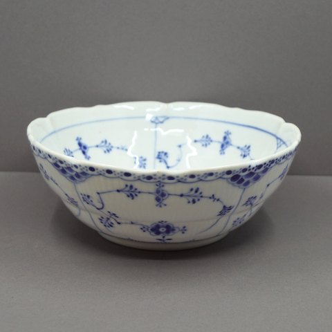 Royal Copenhagen, musselmalet halvblonde; Skål af porcelæn #717