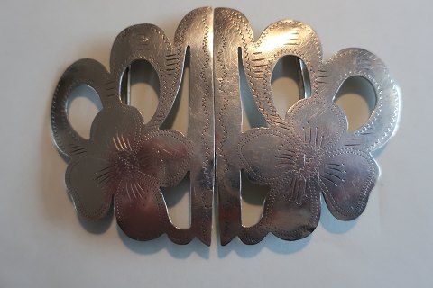 An antique belt buckle made of new silwerWith a very beautiful decorStamp: NS og XL: 9,5cm In totalW: 6,5cmIn a good condition
