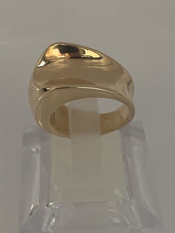 14 carat gold ring.Size. 52