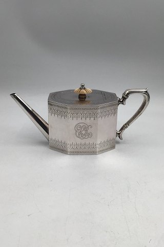Thomas Bradbury & Sons (Sheffield) Sterling Silver Tea Pot