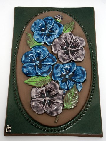 Relief med blå og lilla blomster, Jie