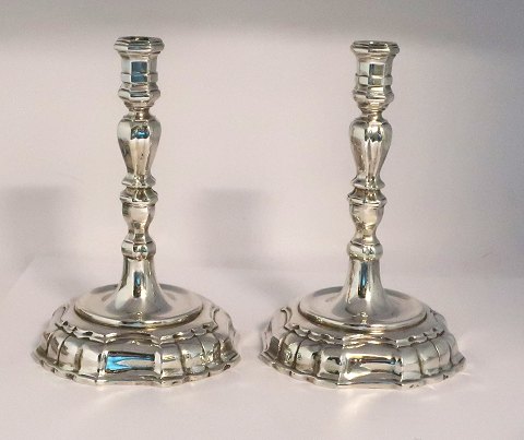 Axel Salomonsen, København. (Ax.S). Sterling lysestager. Et par. Højde 18 cm.