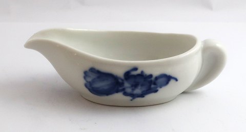 Royal Copenhagen. Blå blomst, flettet. Smørnæb. Model 8788. Længde 13 cm. (1 
sortering)