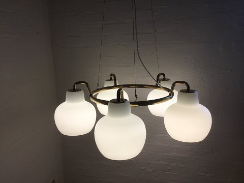Vilhelm Lauritzen
5-armet Ringkrone
med mat hvide skærme
