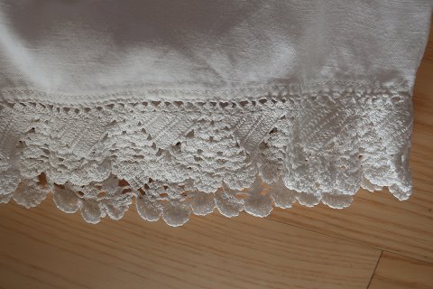 Good old pantalettes with borders made by hand and surprising details
Very beautiful and special
In a good condition