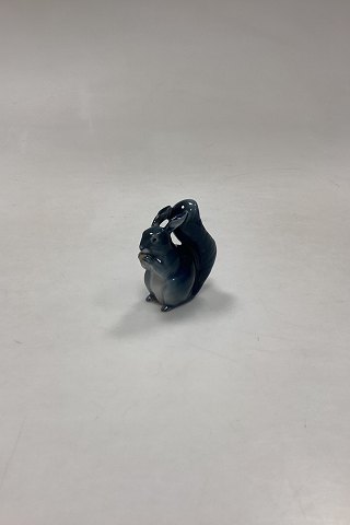 Royal Copenhagen Figur Egern med nød No. 982