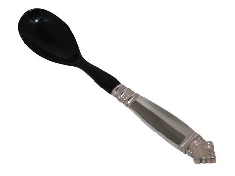 Georg Jensen Dronning
Serveringsske med sort ibenholt 21,5 cm.