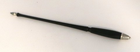 Georg Jensen. Dirigentstok med sølv montering. Længde 32,5 cm. Produceret 
1933-1945.