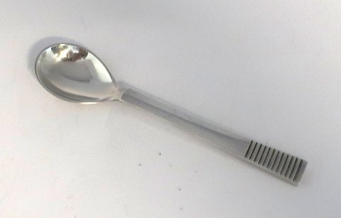 Georg Jensen. Sølvbestik (925). Relief. Kaffeske. Længde 10,5 cm. Produceret 
1933-1945.