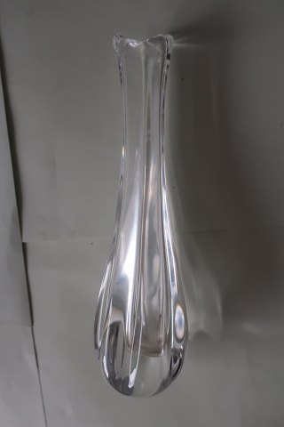 A beautiful old vase Made of crystal glassFrom OrreforsH: 18,5 cmIn a very good condition