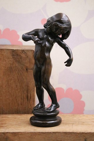 Rare Kai Nielsen Venus figure in the number patinated bronze M5-75. signed. Kai Nielsen.