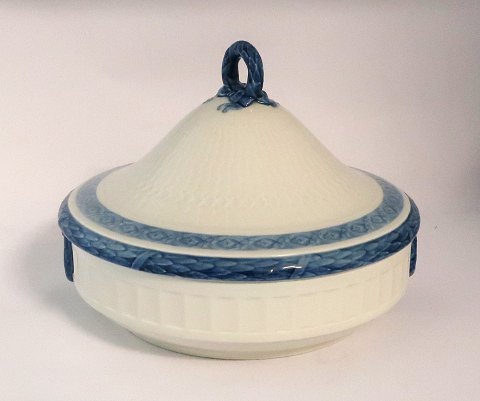 Royal Copenhagen. Blå Vifte. Rundt lågfad. Model 11503. Diameter 20,5 cm. Højde 17 cm. (1 sortering)