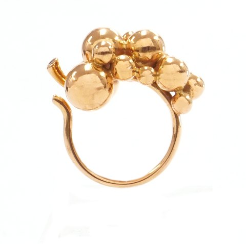Georg Jensen Moonlight Grape 18kt gold ring with a diamond. Ringsize 55-56