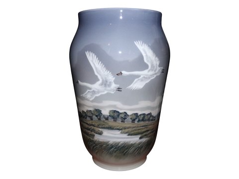 Royal CopenhagenStor vase med flyvende svaner