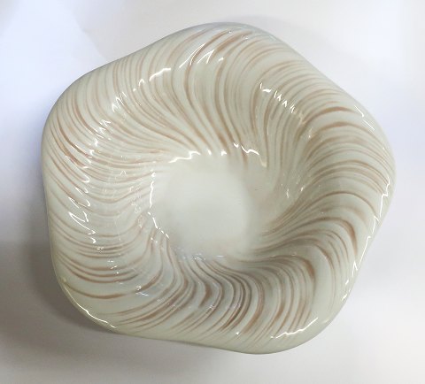 Royal Copenhagen. Pink Conch. Design Arje Griegst. Deep dessert plate. Diameter 20.5 cm. Model 14173. (1 quality).