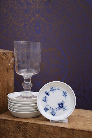 Royal Copenhagen glasbakke i Musselmalet Riflet. Dia.: 9cm. 1/2185...