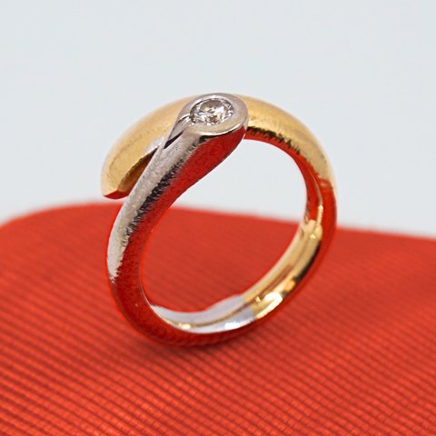 Ole Lynggaard; Ring of 14k gold and white gold, set with a diamond
