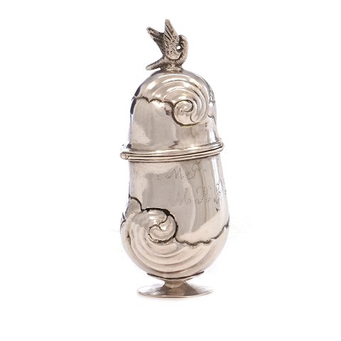 Hovedvandsæg i sølv såkaldt "Haneæg". Ustemplet. H: 8,5cm