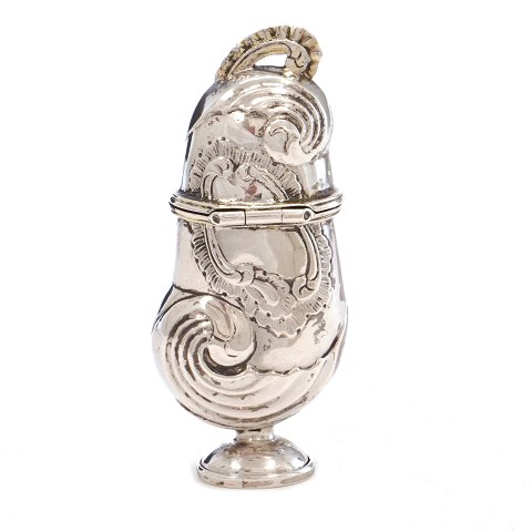 Hovedvandsæg i sølv såkaldt "Haneæg". Mester Joachim Weller, 1754-92, Holstebro. H: 8,2cm