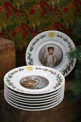 Royal Copenhagen Peters Jul tallerkener med julemotiver.Dia.:19cm...
