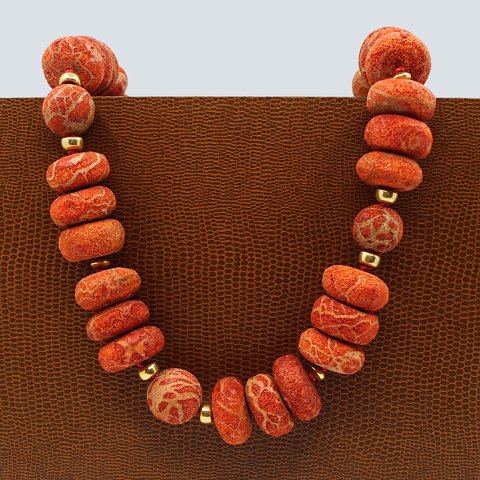 Coral necklace with clasp of 14k gold