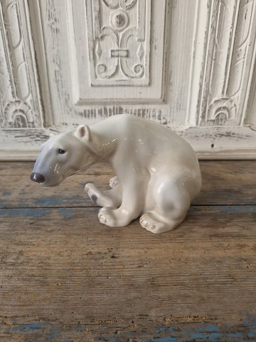B&G Figur - Siddende isbjørn No. 1629