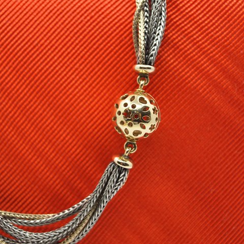 Ole Lynggaard, Charlotte Lynggaard; Necklace with Lace jewelry clasp in 18k gold